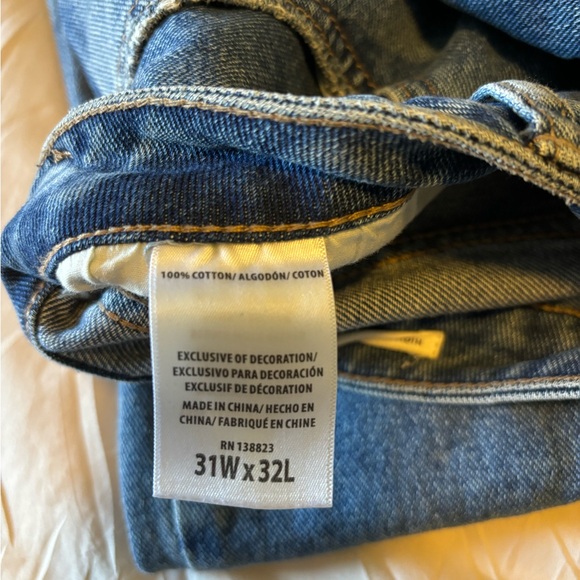 Cleo and wolf Baggy Jeans, size 31W32L (length runs long) medium wash high rise - Picture 2 of 4